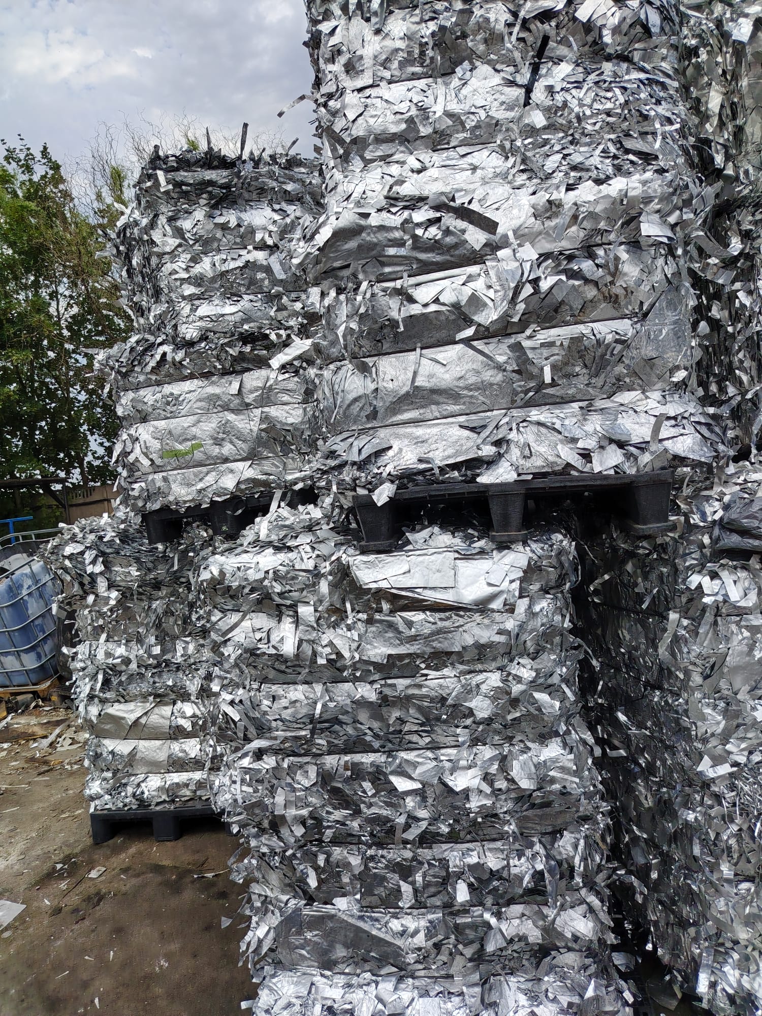 Baled aluminium foil scrap