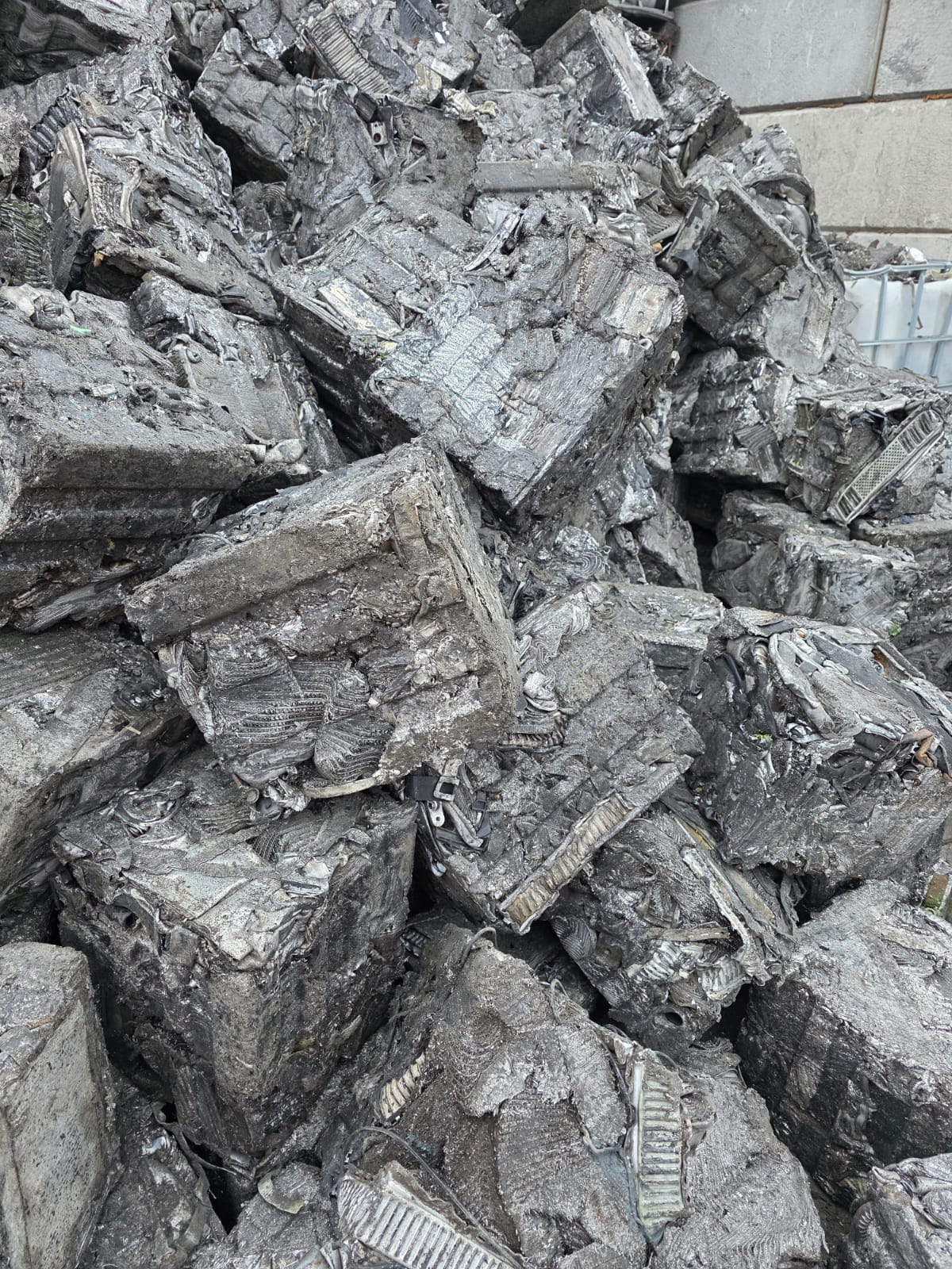 Baled aluminium block scrap